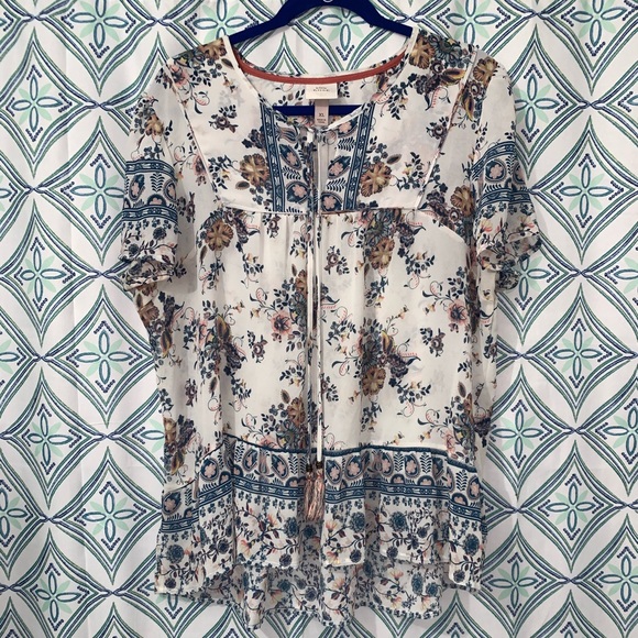 Knox Rose Tops - Flowy Knox Rose blouse. NWOT